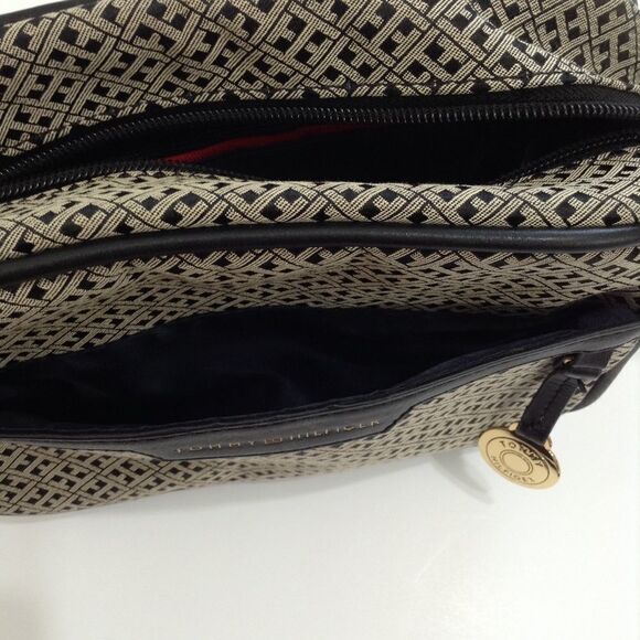 Tommy Hilfiger Camera Style Crossbody Bag - Picture 3 of 6